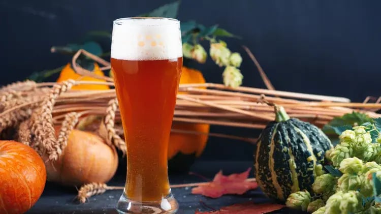 Diferentes elementos de cerveza